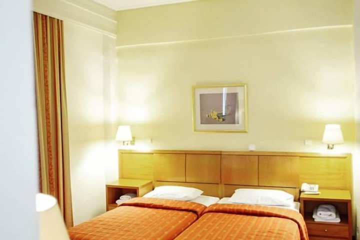 Room 10 of 34