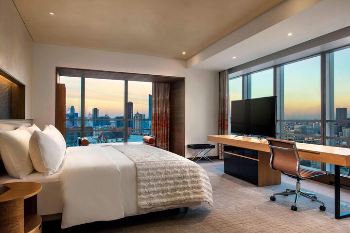 Room 8 of 50