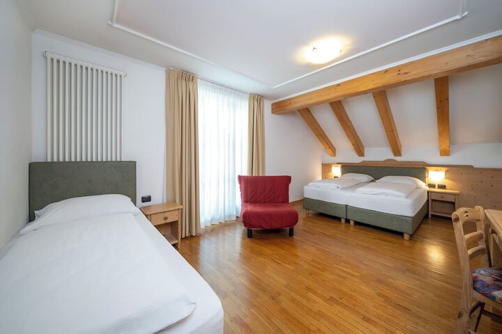 Room 36 of 173