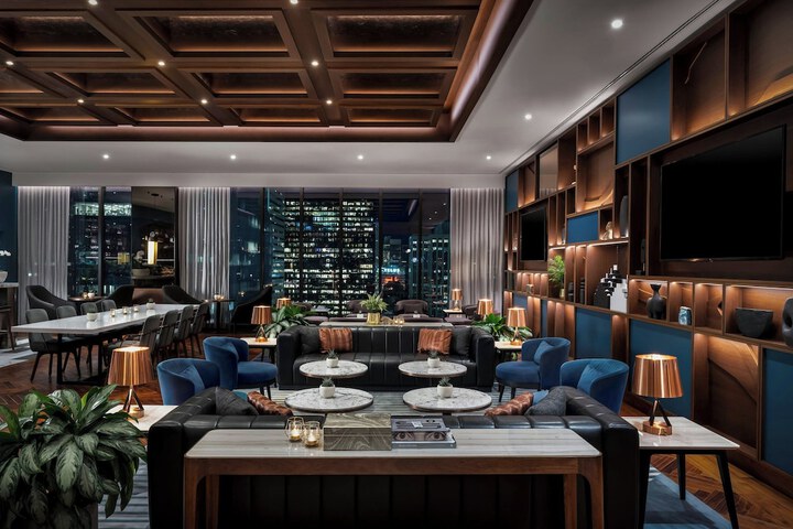 Lounge 73 of 120