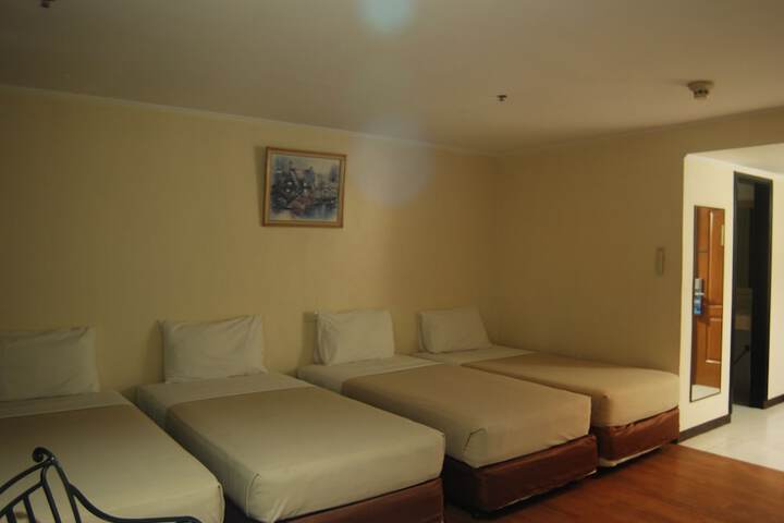 Room 6 of 90