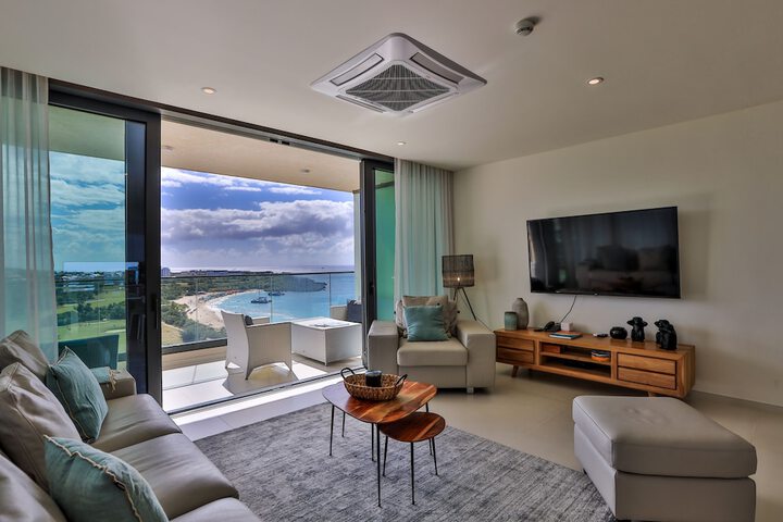 Room 444 of 1000
