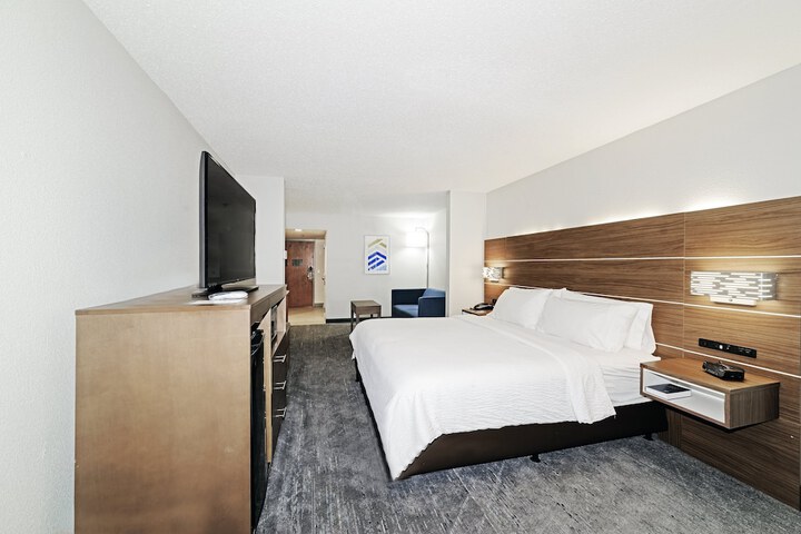 1 King Bed (8 of 23)