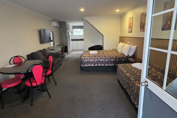 Room 64 of 141