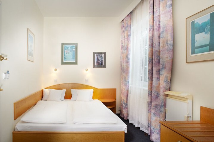 Room 4 of 24