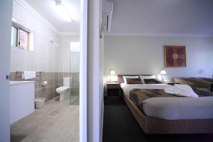 Room 10 of 40