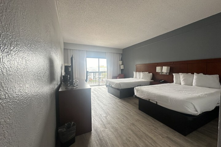 2 Double Beds (27 of 29)