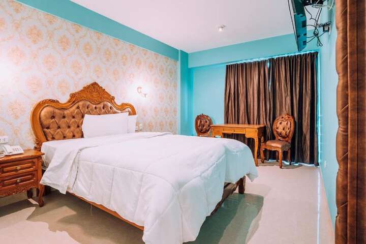 Room 8 of 23