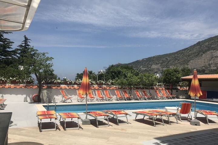 Hotel Pool