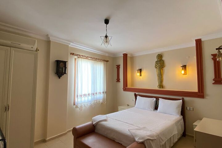 Room 9 of 17