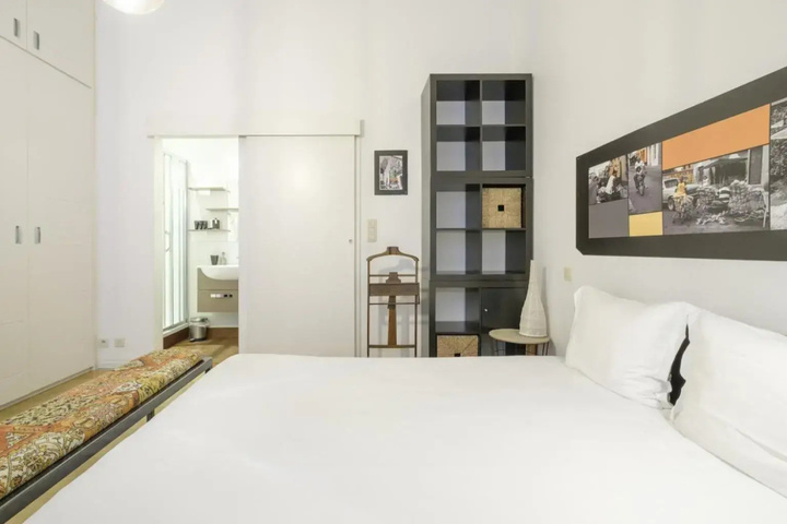 Room 4 of 15