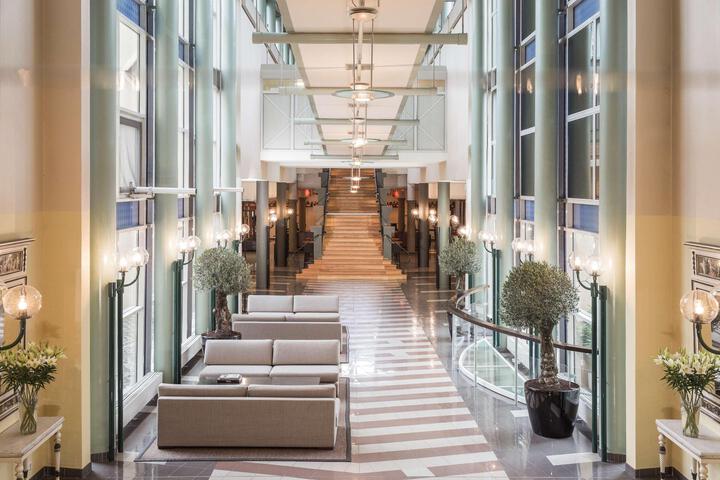 Entrance & Lobby