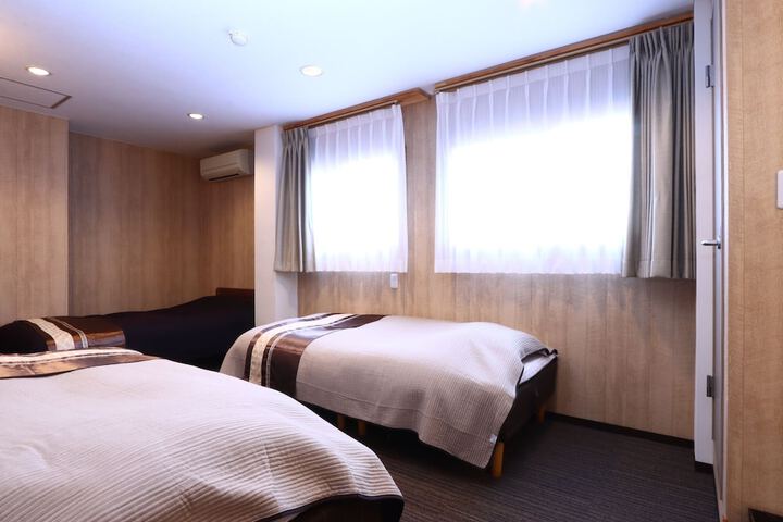 Room 30 of 107