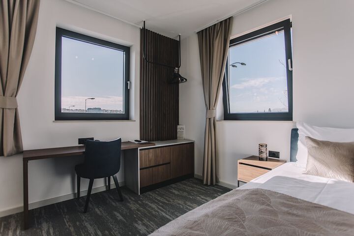 Room 6 of 58