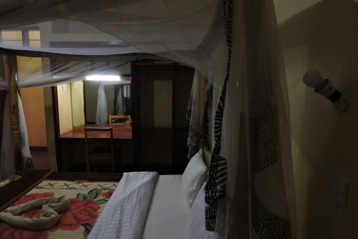 Room 6 of 23