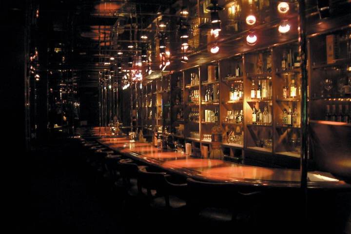 Lounge 21 of 25