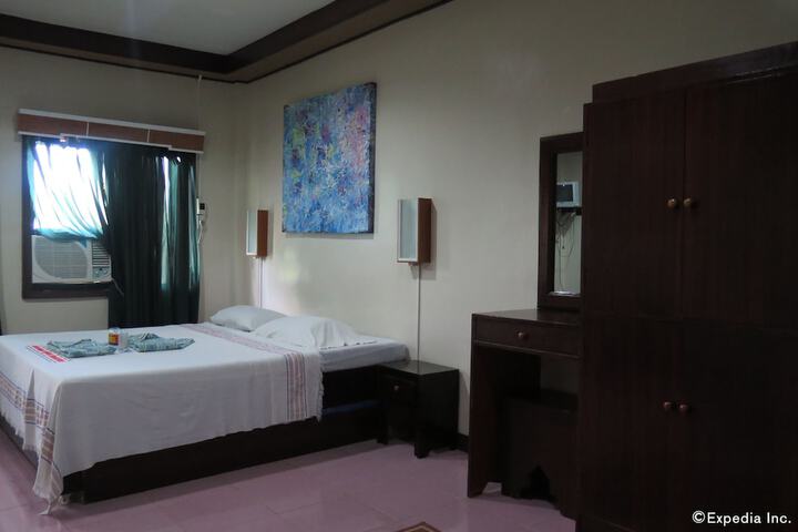 Room 9 of 27
