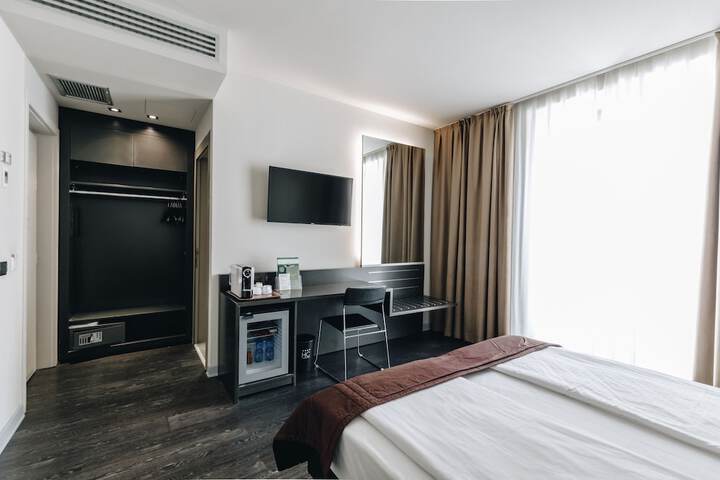 Room 8 of 36