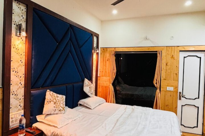 Room 9 of 20