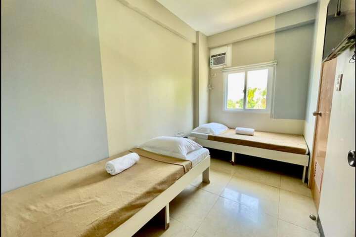 Room 3 of 8
