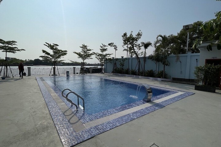 Pool 4 of 10
