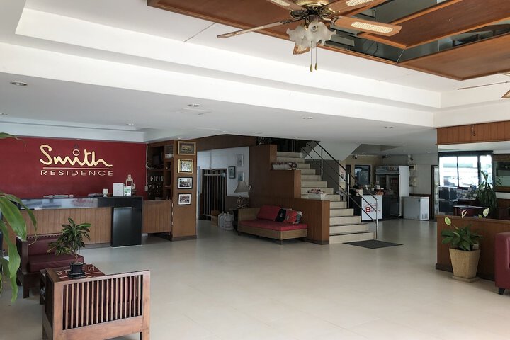 Entrance & Lobby