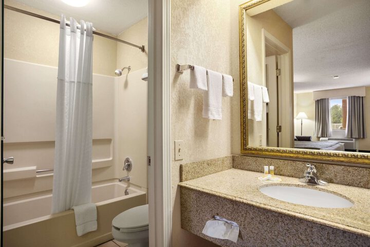 Room 12 of 21