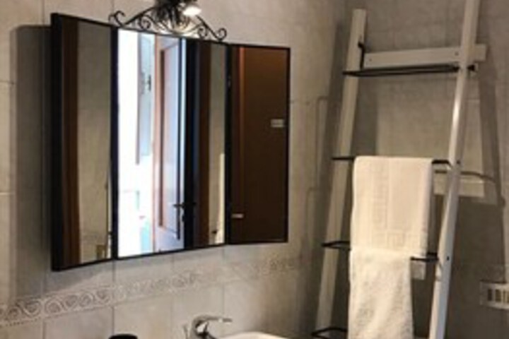 Room 5 of 27