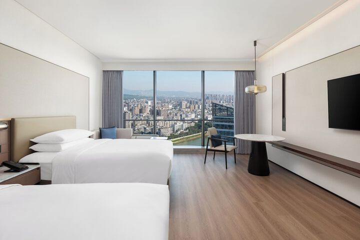 Room 11 of 42