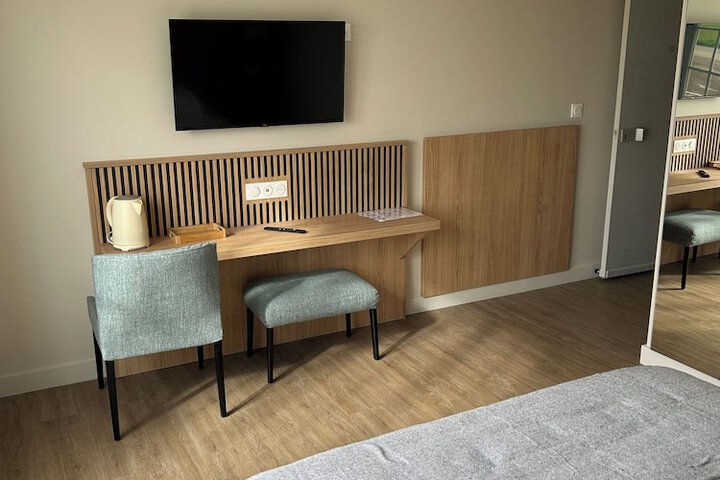 Room 9 of 25