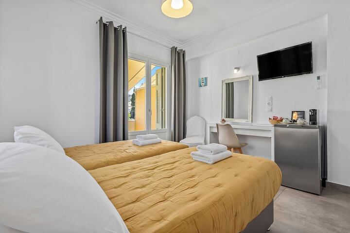 Room 43 of 122
