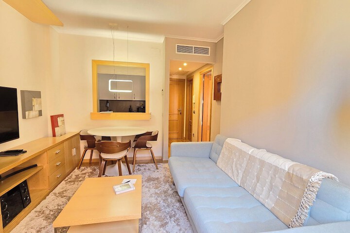 Room 6 of 19