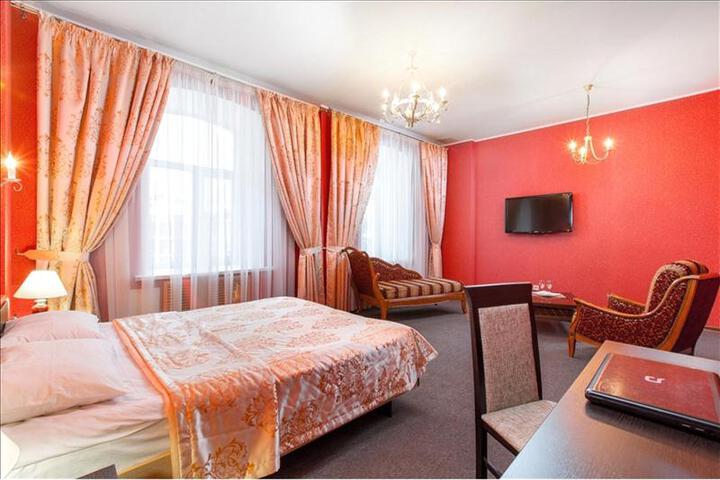 Room 2 of 10
