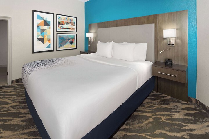 1 King Bed (18 of 23)