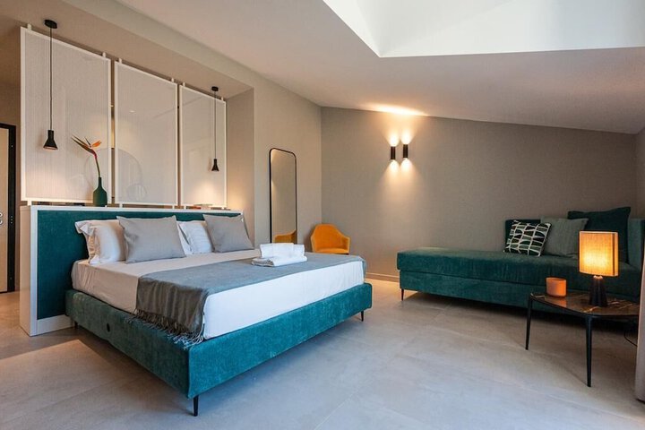 Room 7 of 27