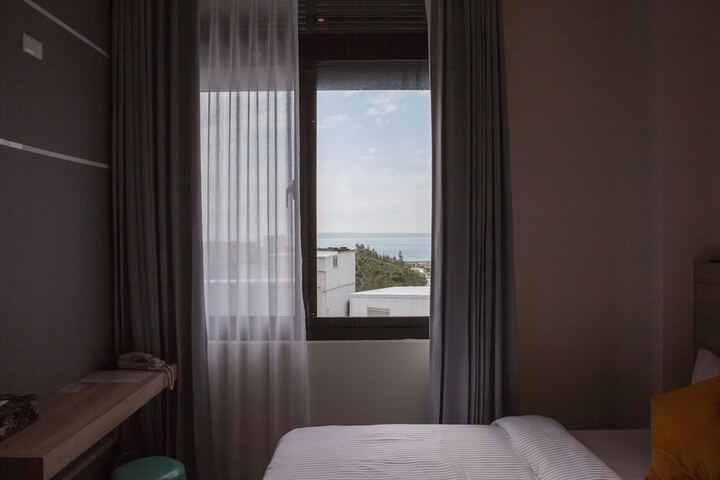 Room 46 of 177