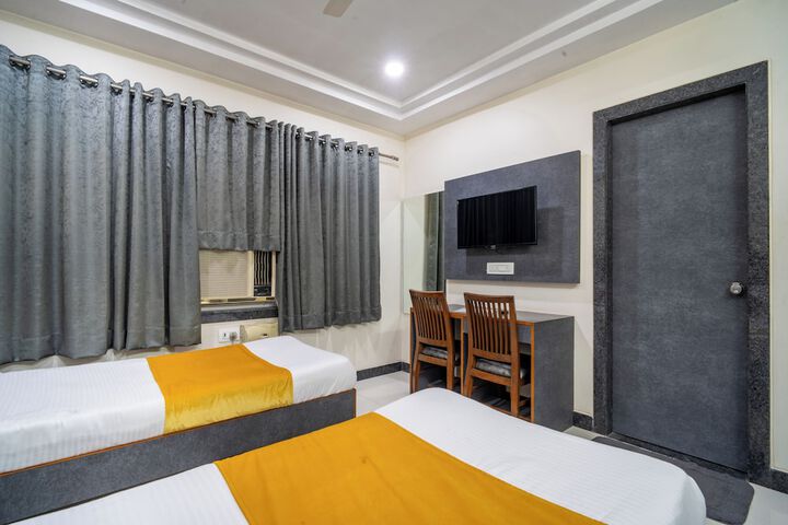 Room 6 of 15