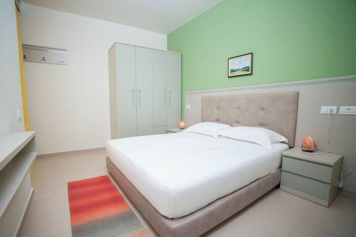 Room 8 of 84