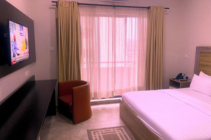 Room 26 of 66