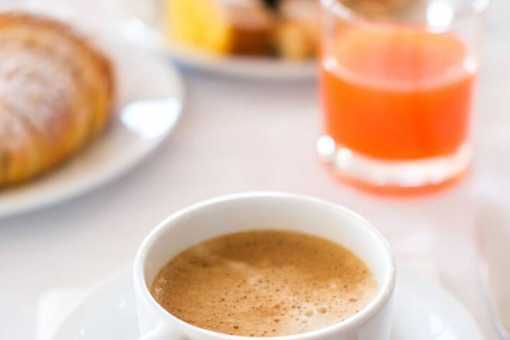 Breakfast/Coffee Service 22 of 42