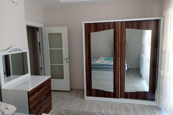 Room 6 of 11