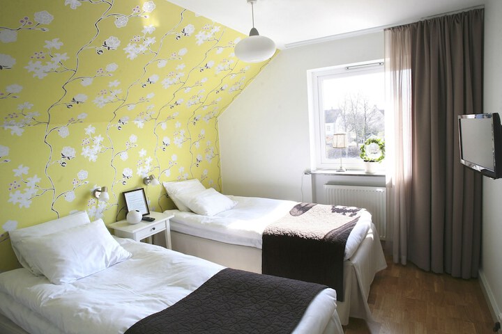 Room 8 of 25