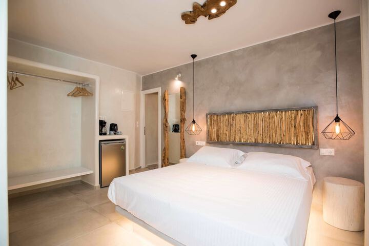 Room 3 of 53