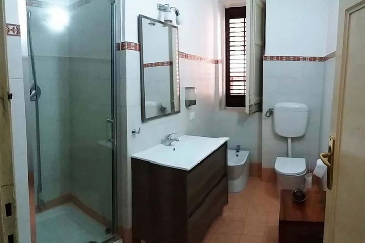 Room 6 of 27