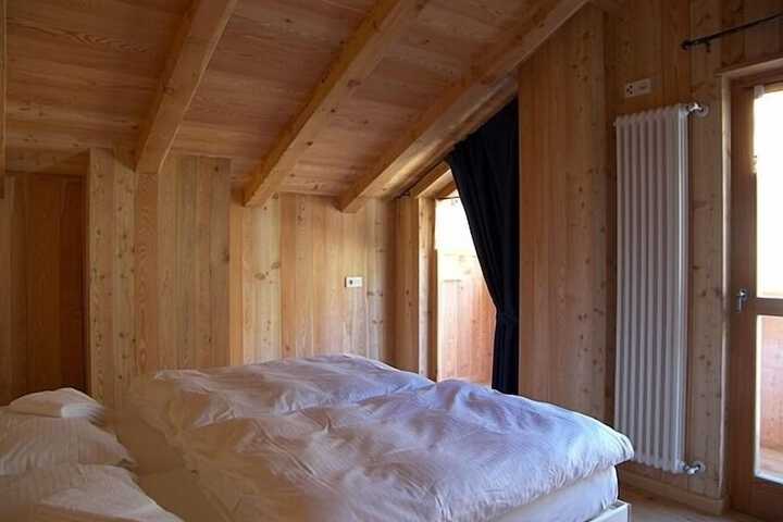 Room 8 of 18