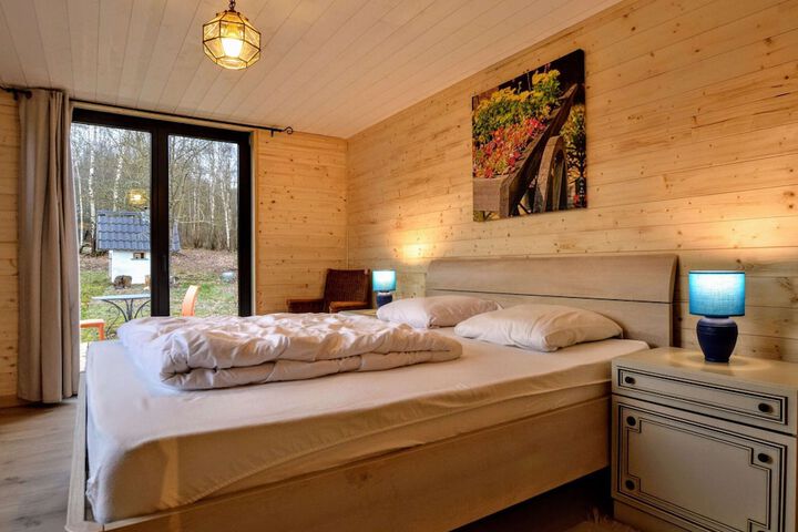 Room 3 of 40