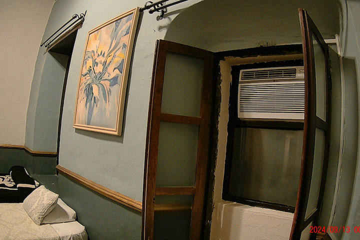 Room 94 of 152