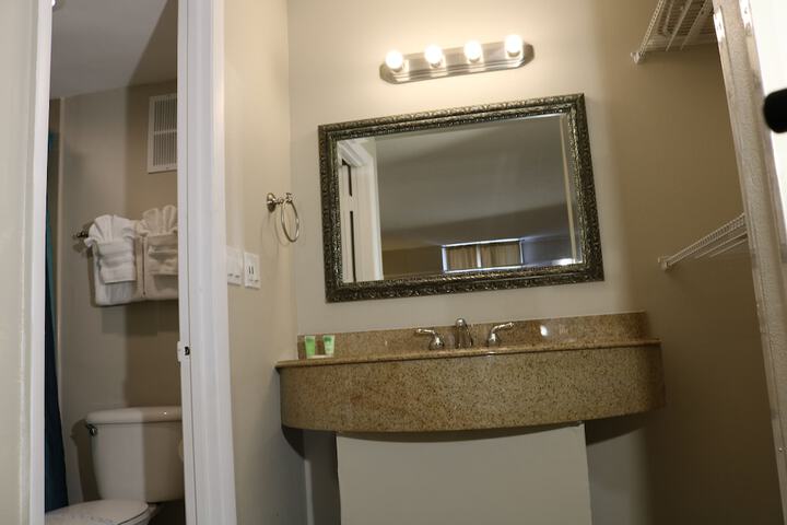 2 Queen Beds (17 of 21)