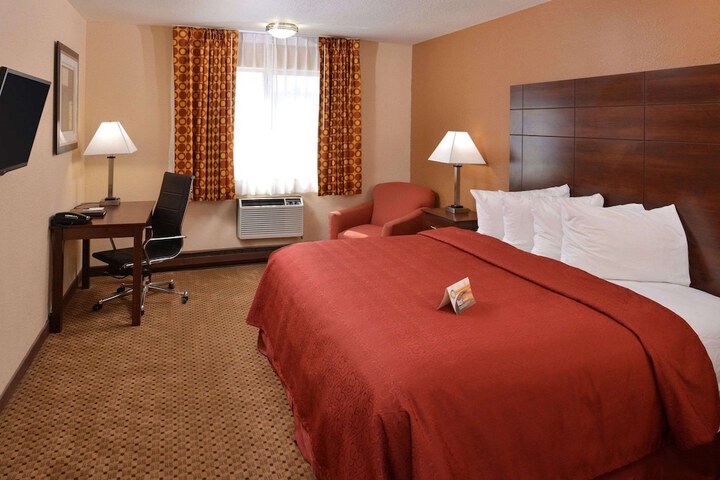 1 King Bed (7 of 9)