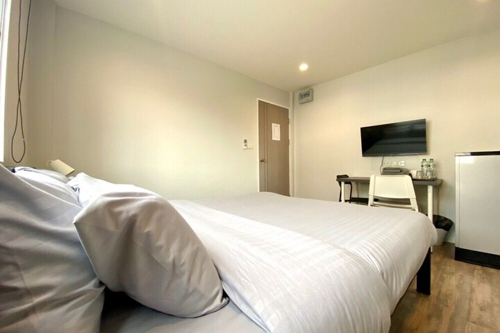 Room 11 of 37
